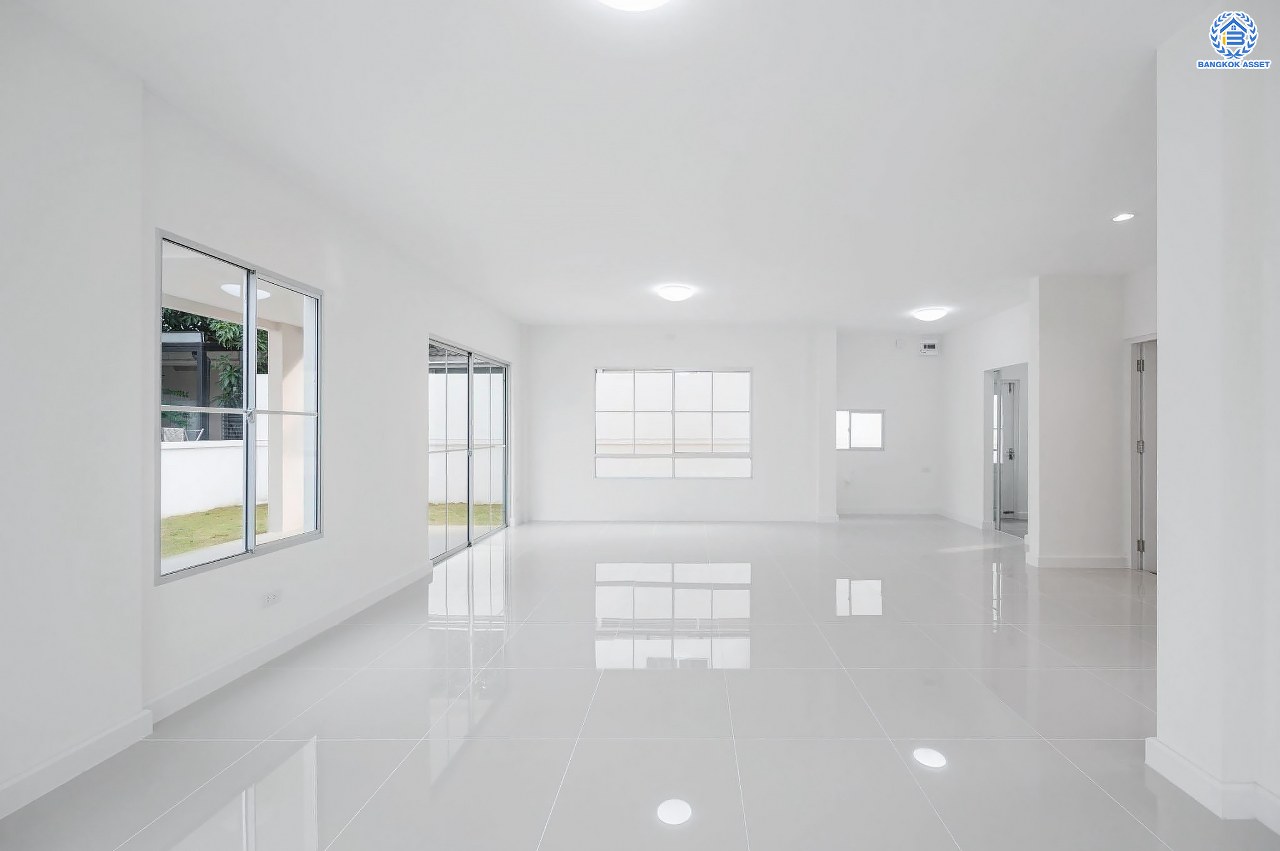 บ้านมือสองตกแต่งใหม่ คุณภาพแบรนด์ LH โครงการ ชัยพฤกษ์ ราชพฤกษ์-แจ้งวัฒนะ เนื้อที่ 66 ตร.ว. ฟังก์ชัน 3 ห้องนอน 3 ห้องน้ำ 2 ที่จอดรถ ภายในตกแต่งหรูหรา บนทำเลติดถนนราชพฤกษ์ เชื่อมสู่แจ้งวัฒนะได้อย่างรวดเร็ว ใกล้รถไฟฟ้าสายสีชมพู "ปากเกร็ด" จุดขึ้นทางด่วน "แจ้งวัฒนะ" โรบินสัน ไลฟ์สไตล์ ราชพฤกษ์ และ โลตัส นอร์ธราชพฤกษ์